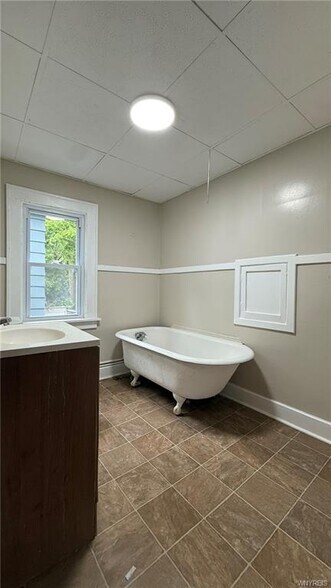 More Photos Of 1890 Linwood Ave, Niagara Falls Apartments For Sale