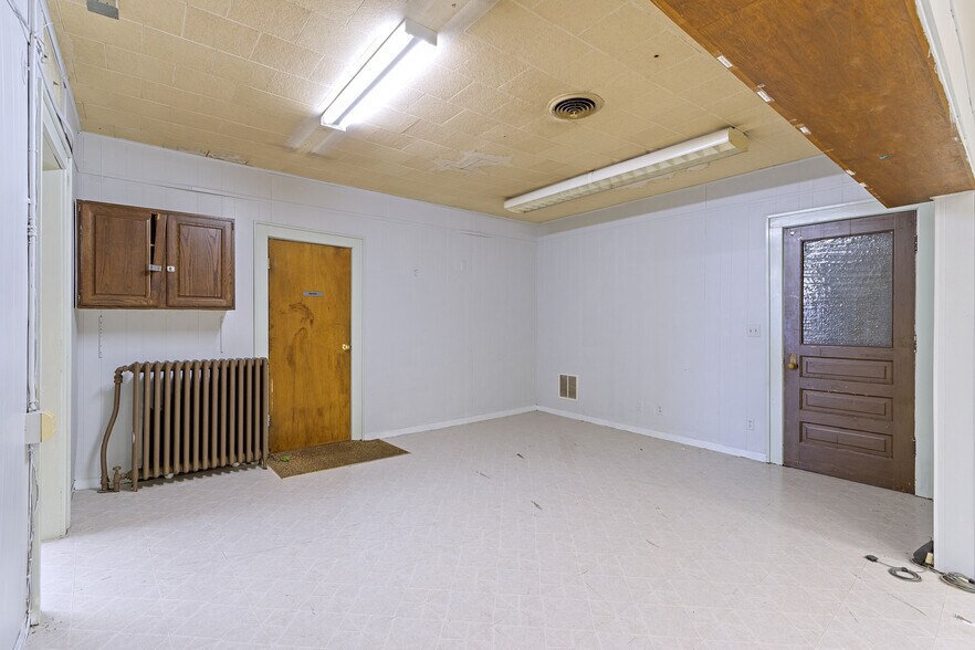 More Photos Of 307-309 Dewitt St, Portage Restaurant For Sale