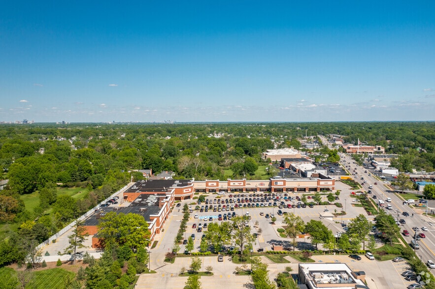 More Photos Of 12101-12153 Manchester Rd, Des Peres General Retail For Lease
