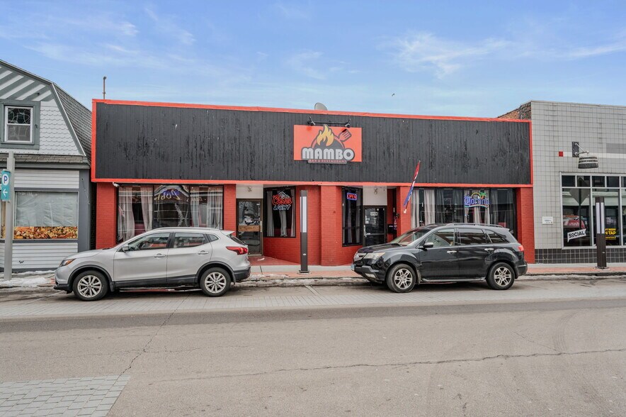Primary Photo Of 200-204 Bank St, New London Storefront For Sale