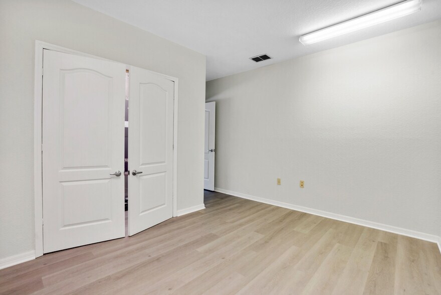 More Photos Of 3248 Commercial Way, Spring Hill Medical For Sale