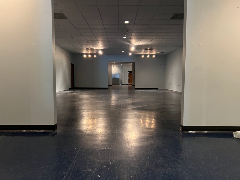 More Photos Of 760 Jim Wright Fwy, Fort Worth Industrial For Sale