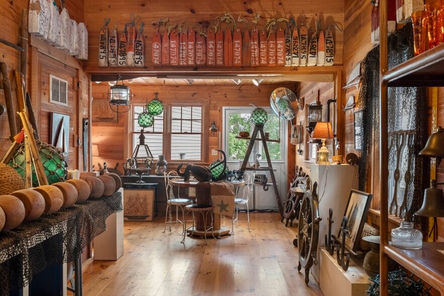 More Photos Of 10 McKown St, Boothbay Harbor Storefront For Sale