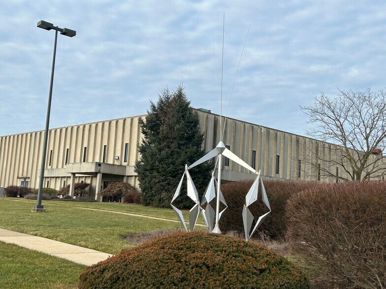 More Photos Of 1062 MacArthur Rd, Reading Warehouse For Lease