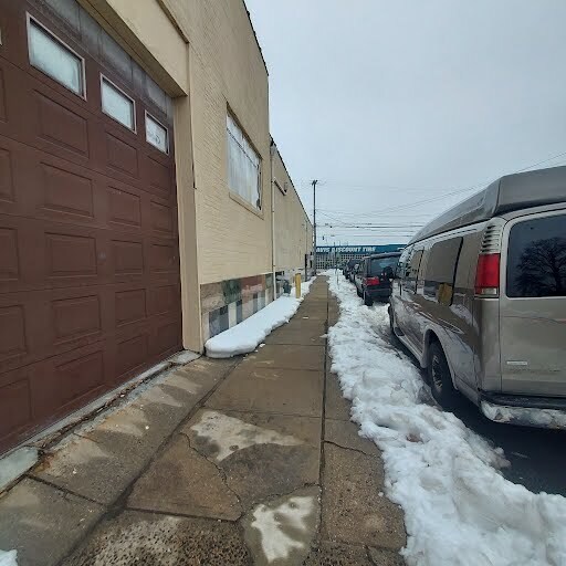 More Photos Of 2100 Jericho Tpke, Garden City Park Warehouse For Lease