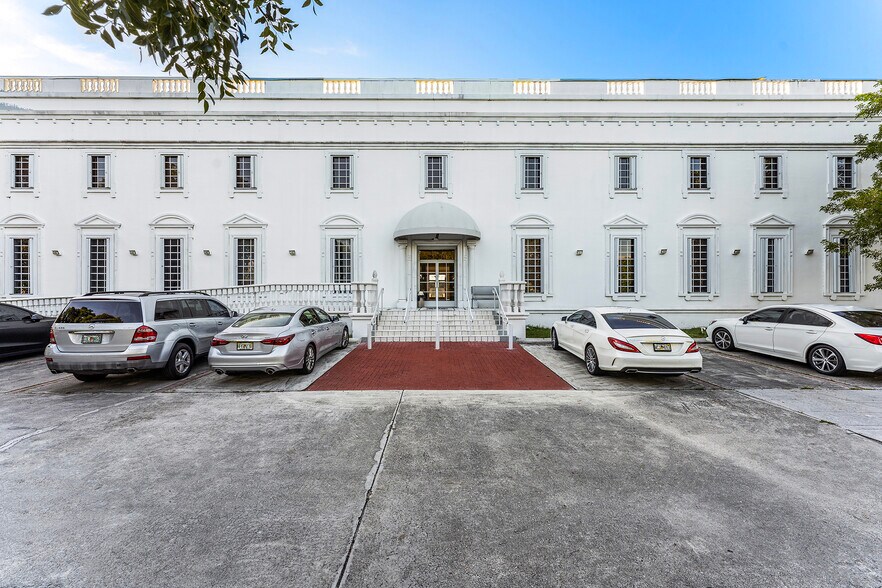 More Photos Of 15165 NW 77th Ave, Miami Lakes Medical For Lease