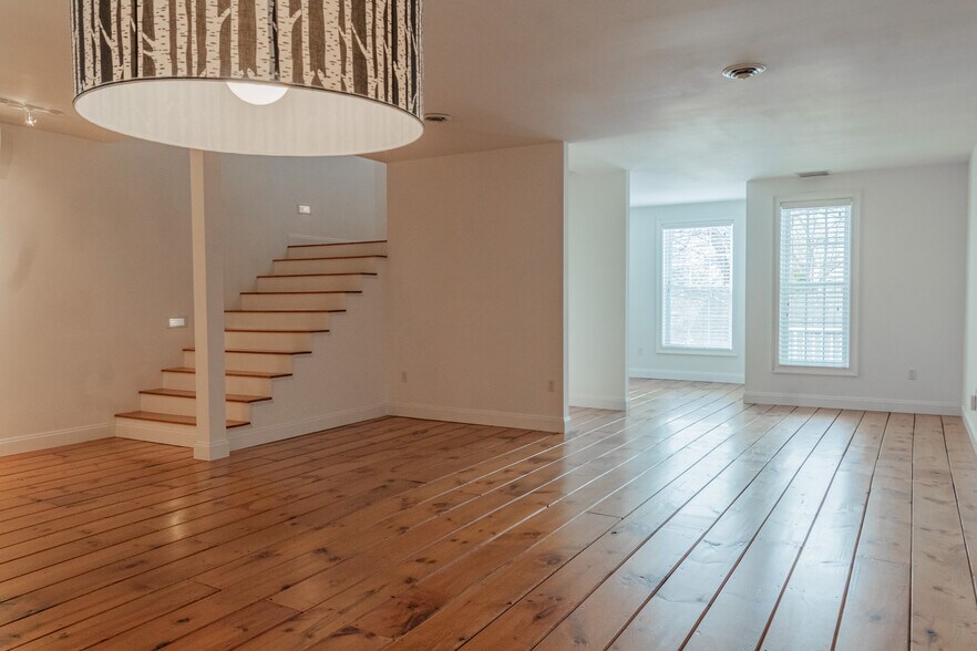 More Photos Of 72 Main St, Wiscasset Storefront Retail Residential For Sale