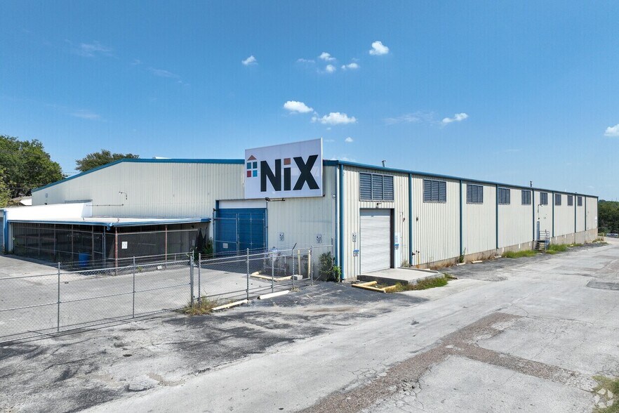 More Photos Of 921 E Waggoman St, Fort Worth Distribution For Lease