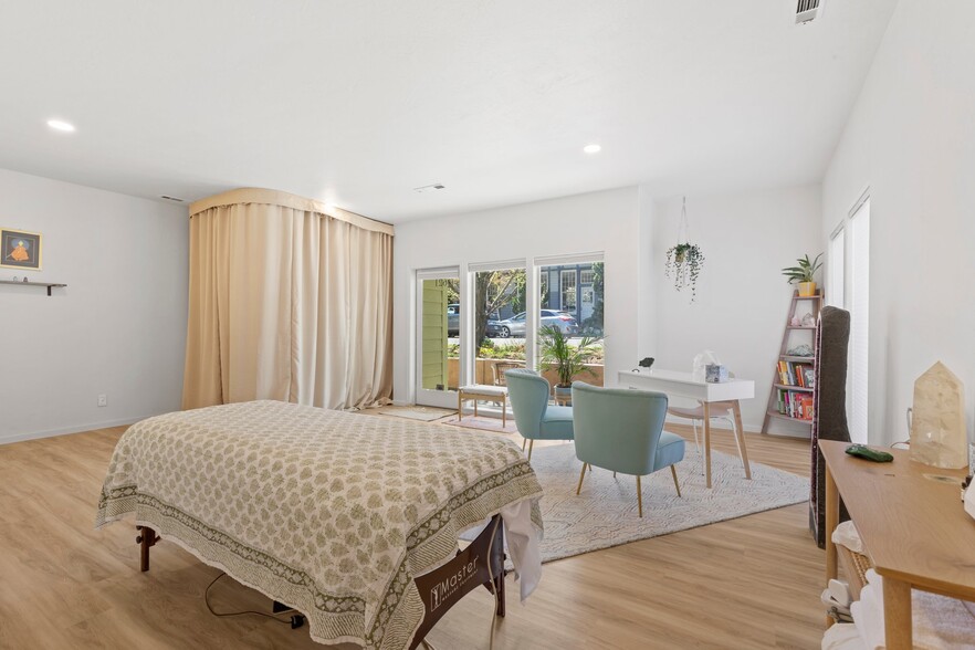 More Photos Of 621-629 A St, Ashland Storefront Retail Residential For Sale