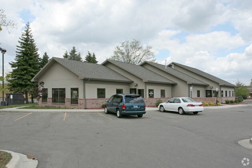 More Photos Of 2357 Delhi Commerce Dr, Holt Office For Lease