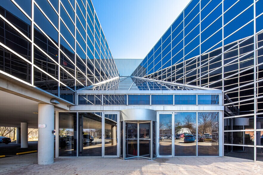 More Photos Of 20 Commerce Dr, Cranford Unknown For Lease