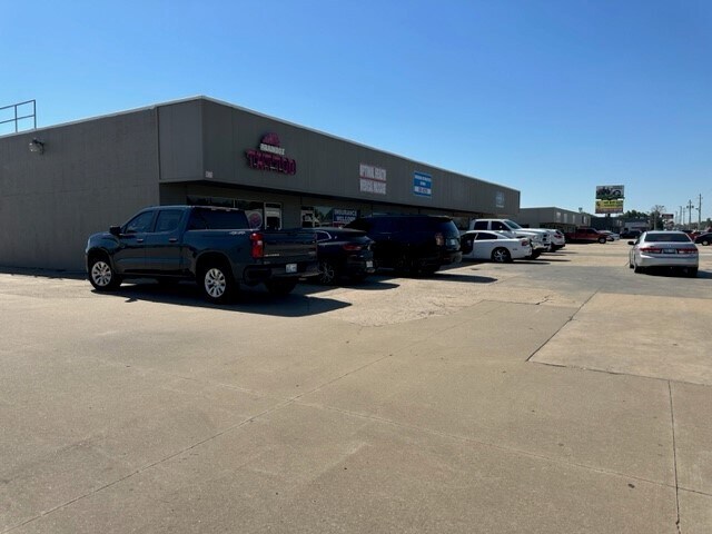 More Photos Of 5515 S Mingo Rd, Tulsa Unknown For Lease