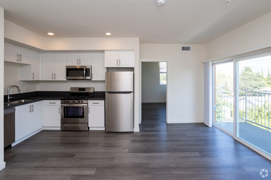More Photos Of 10555 Bloomfield St, Toluca Lake Apartments For Sale