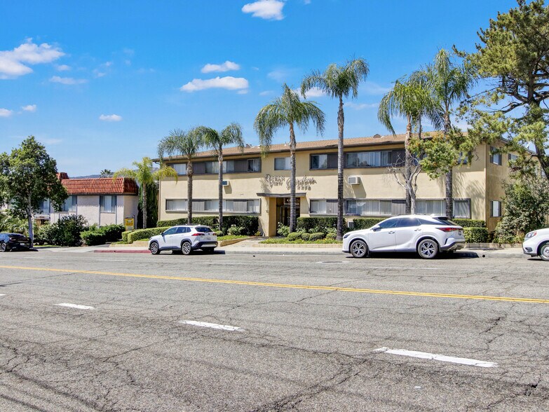 More Photos Of 4439 Ocean View Blvd, Montrose Apartments For Sale