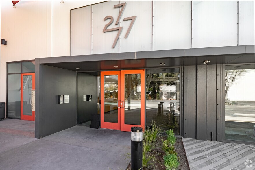 More Photos Of 2777 N Ontario St, Burbank Light Distribution For Lease