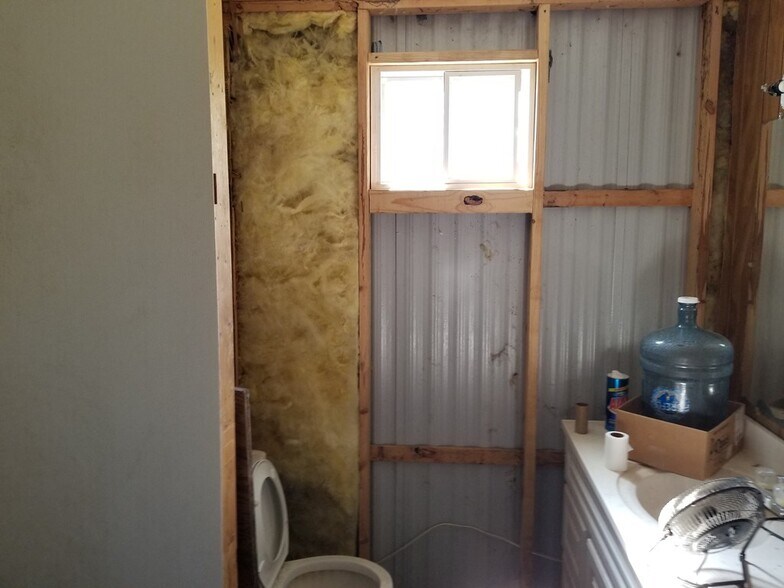 More Photos Of 801 W Market St, Rockport Specialty For Sale