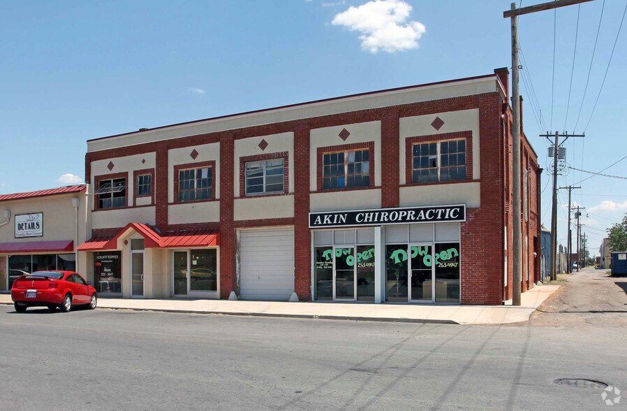 Primary Photo Of 209-211 S 5th St, Chickasha Storefront For Lease