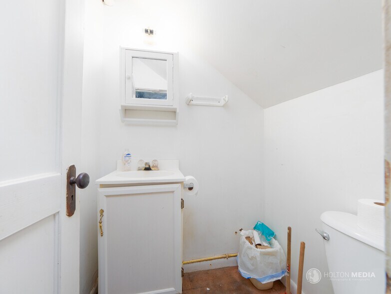 More Photos Of 1418 Newcastle St, Brunswick Storefront For Sale