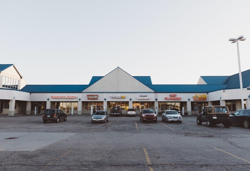 More Photos Of 10002-10112 Highland Rd, Hartland Freestanding For Lease
