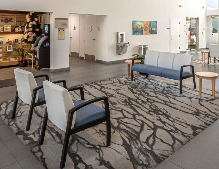 More Photos Of 23101 Sherman Pl, Canoga Park Medical For Lease