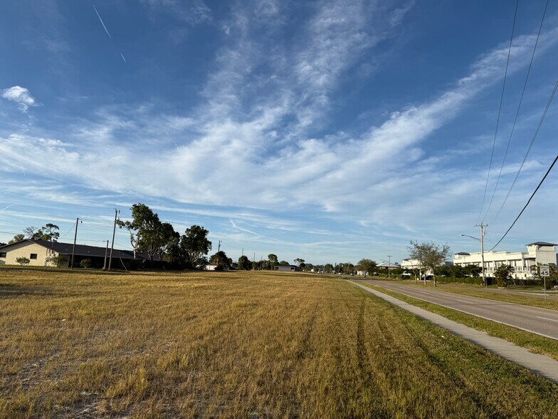 More Photos Of 924 Skyline Blvd, Cape Coral Land For Sale