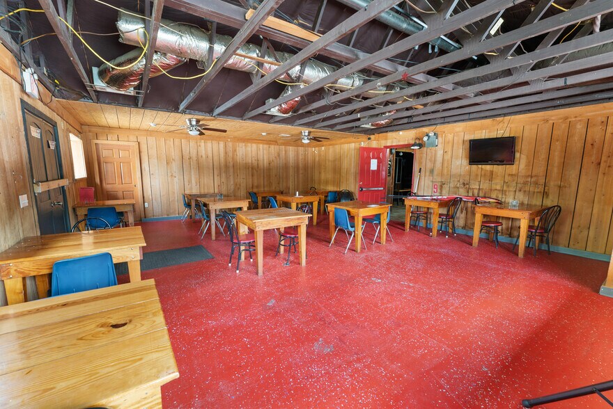 More Photos Of 512 S US Highway 301, Jesup Storefront For Sale