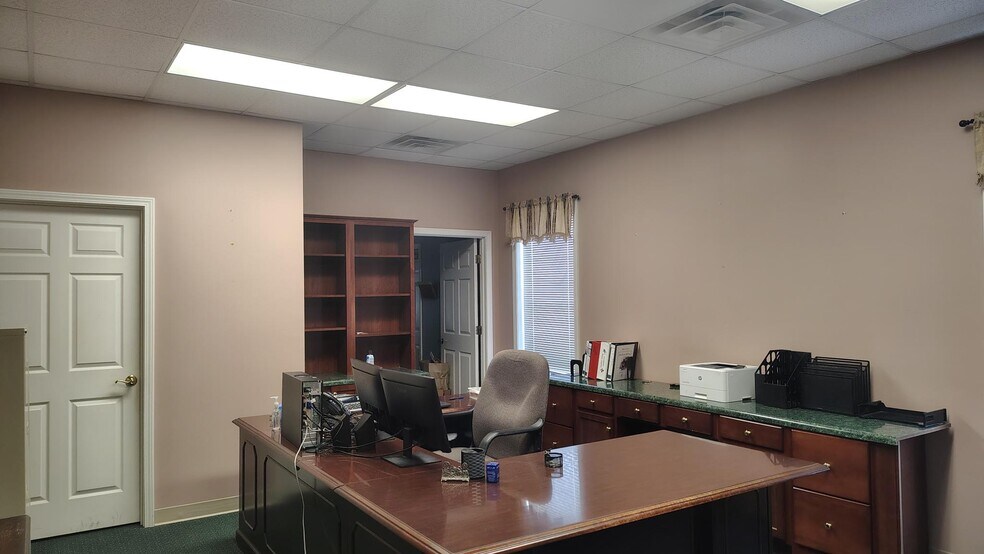 More Photos Of 300 Margie Dr, Warner Robins Office For Lease