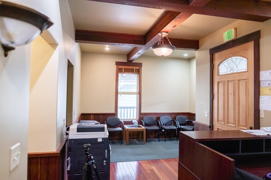 More Photos Of 230 Center St, Healdsburg Office For Lease