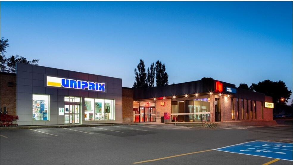 More Photos Of 14000 Boul Henri-Bourassa, Québec General Retail For Lease