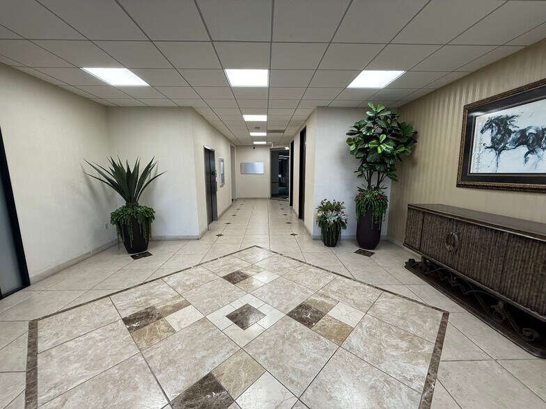 More Photos Of 19855 Southwest Fwy, Sugar Land Office For Lease