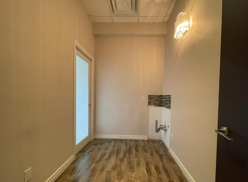 More Photos Of 550 Hwy-7, Richmond Hill General Retail For Sale