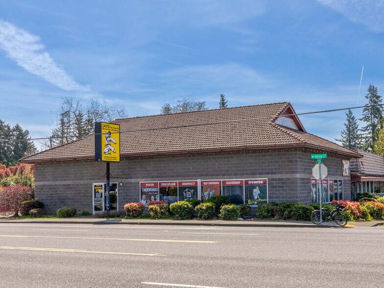 More Photos Of 11702 NE Halsey St, Portland Freestanding For Sale