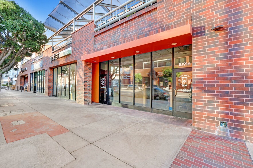 More Photos Of 10904-10936 Lindbrook Dr, Los Angeles Restaurant For Lease