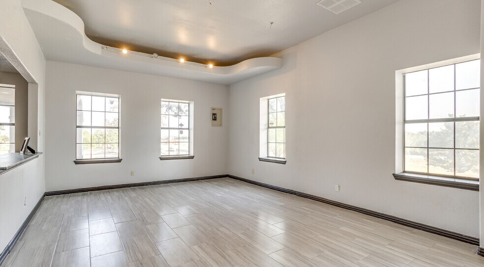 More Photos Of 151 Fox Rd, Weatherford Storefront Retail Residential For Lease