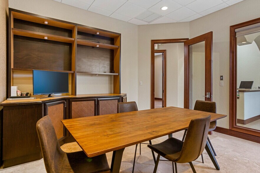 More Photos Of 8810 Commodity Cir, Orlando Coworking Space