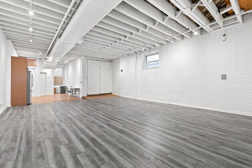 More Photos Of 447 W 36th St, New York Loft Creative Space For Sale