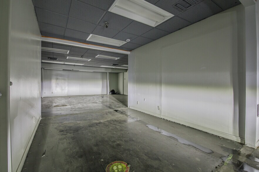More Photos Of 9130 Glenoaks Blvd, Sun Valley Manufacturing For Lease