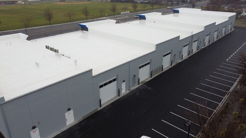 More Photos Of 825 N. Edison Street, Kennewick General Retail For Lease