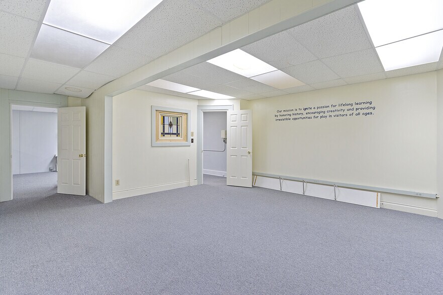 More Photos Of 307-309 Dewitt St, Portage Restaurant For Sale