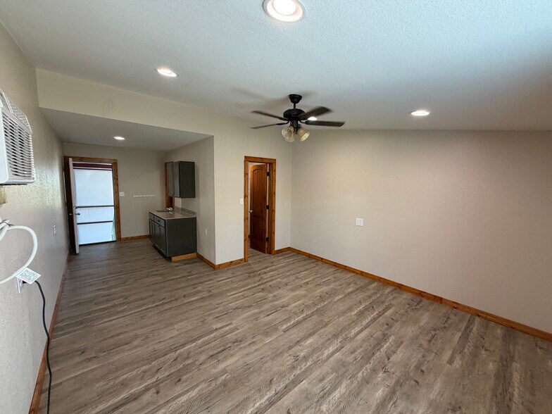 More Photos Of 4072 Old Lorena Rd, Lorena Light Manufacturing For Lease