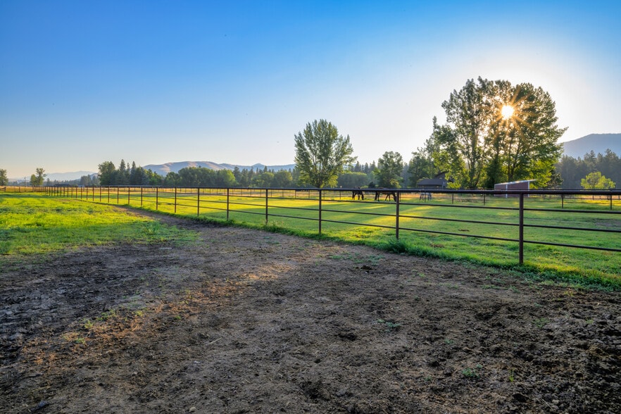 More Photos Of 5228 Gardner Ln, Florence Horse Stables For Sale