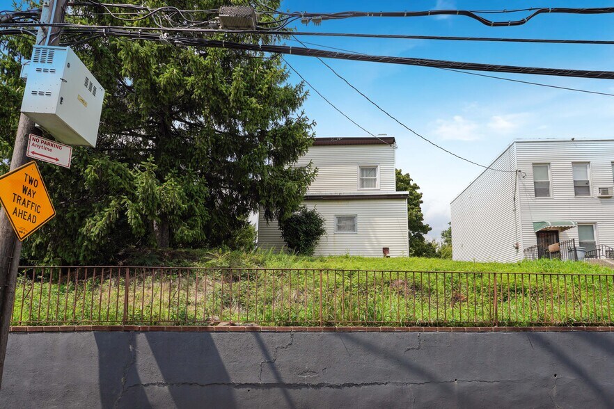 More Photos Of 2594 50th St, Woodside Land For Sale