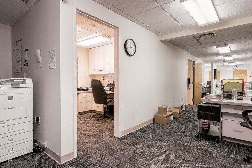 More Photos Of 4331 Churchman Ave, Louisville Medical For Sale