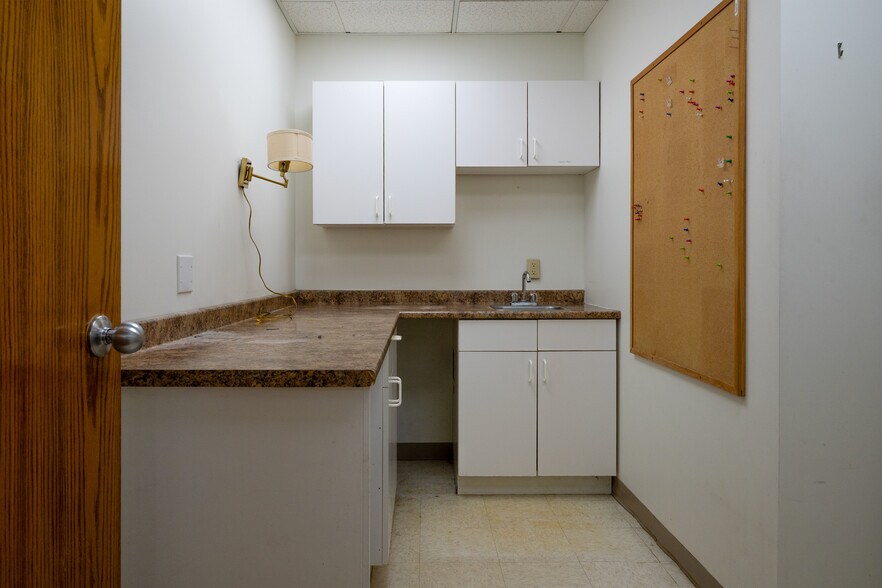 More Photos Of 200 Cordwainer Dr, Norwell Office For Lease