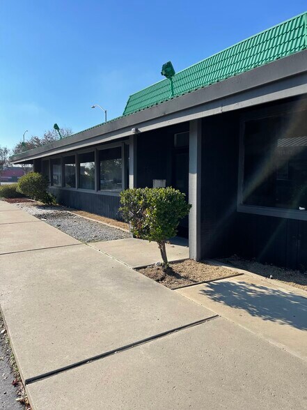 More Photos Of 125 Shaw Ave, Clovis Freestanding For Sale