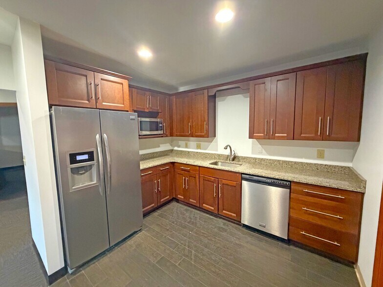 More Photos Of 449 E Suber Rd, Greer Service For Lease