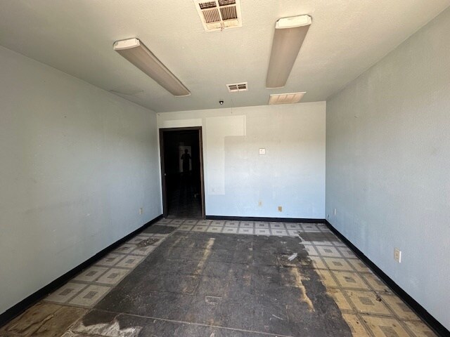 More Photos Of 17250 Lemon St, Hesperia Warehouse For Lease