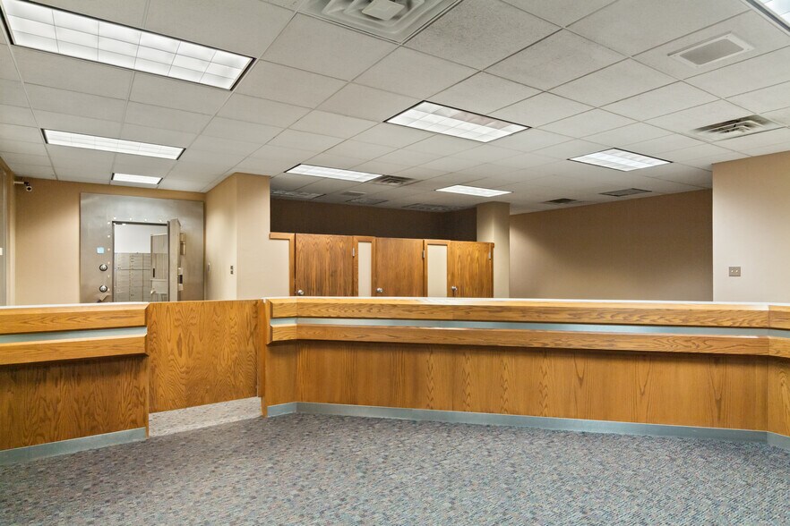 More Photos Of 17 1st Ave SW, Minot Bank For Sale