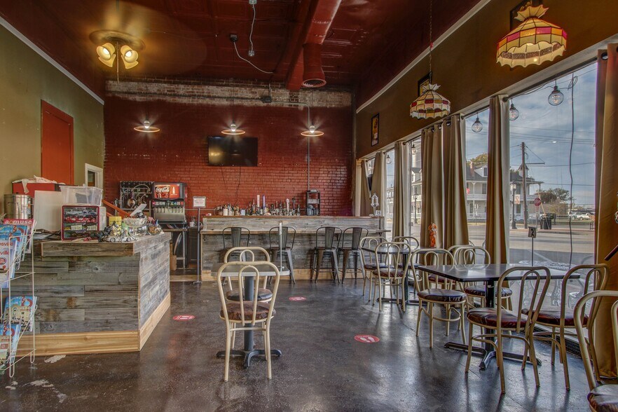 More Photos Of 308 E Don Tyler Ave, Dewey Storefront For Sale
