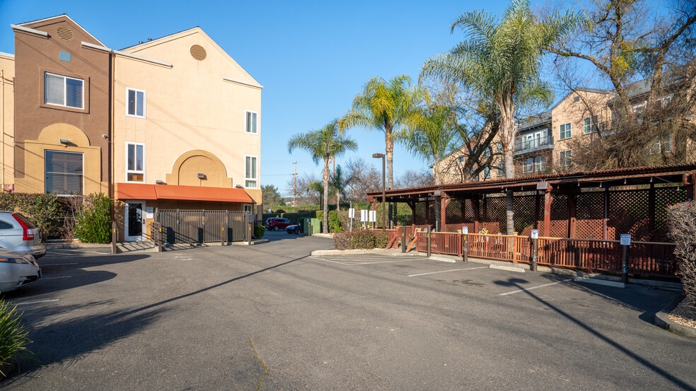 More Photos Of 178 Dry Creek Rd, Healdsburg Hotel For Sale